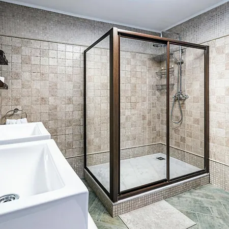 The Queen House Apartment *