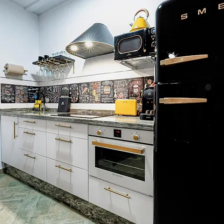 The Queen House Apartment